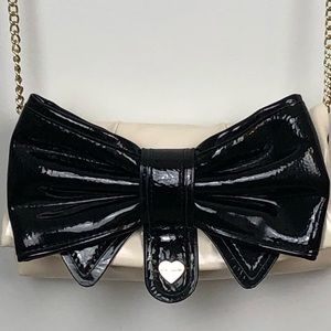 Betsey Johnson patent leather Bow crossbody purse!